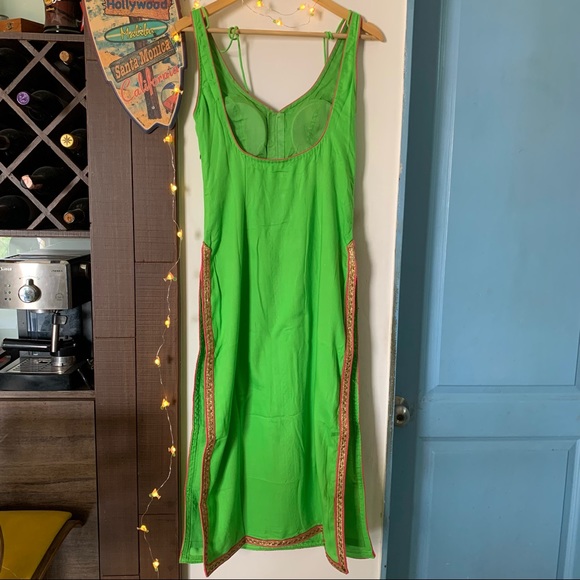 🤩 PADDED DEEP NECK Stitched Kurta in Parrot Green Colour - Picture 6 of 17